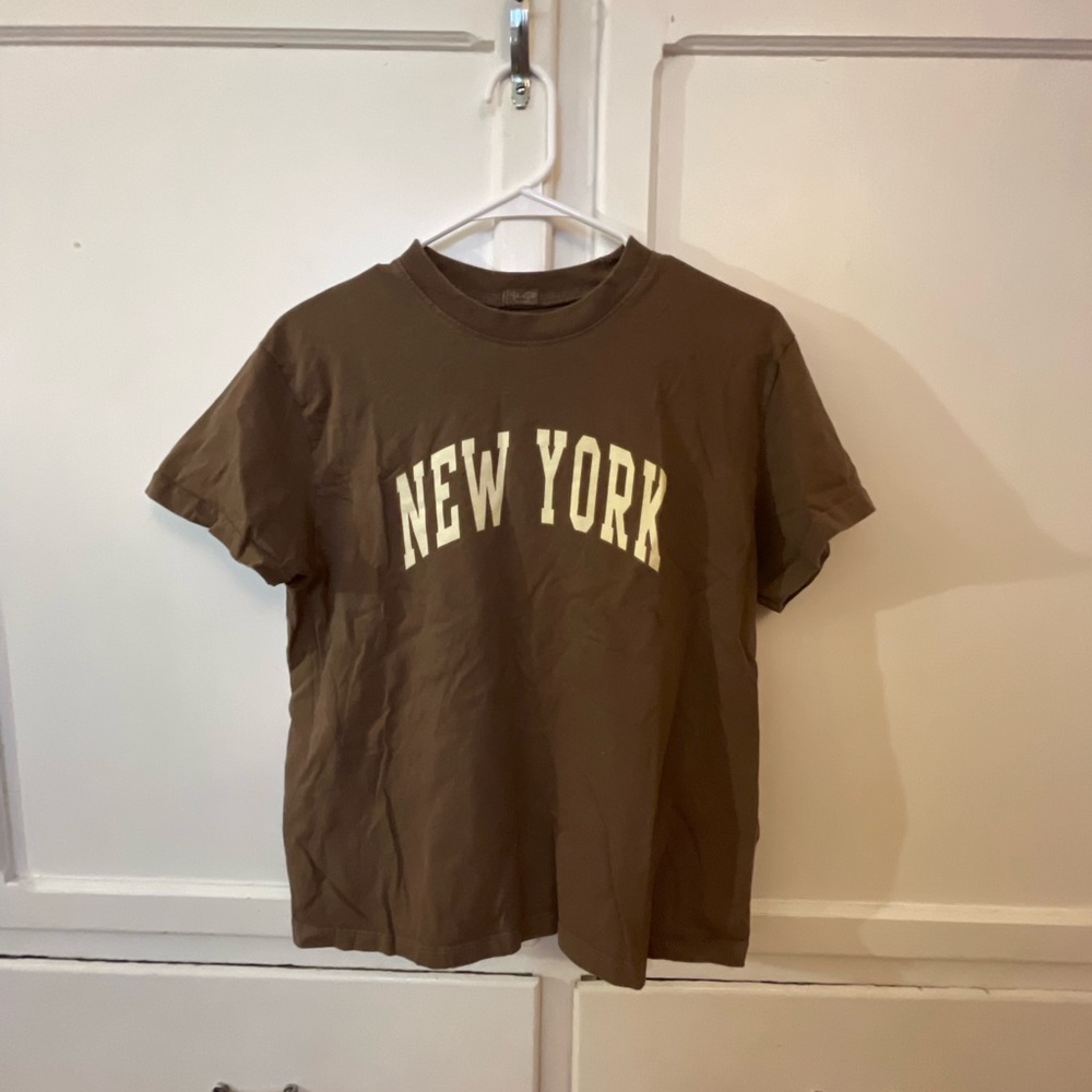 Brandy Melville John Galt ‘Nee York’ tee 🧸